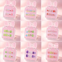 TSZS Faux Ongles Courts Carrés Adhésifs pour Enfants, Motifs Mignons de Dessins Animés (Fraise, Lapin, Chat)
