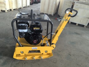 Máquina de construcción de energía de gasolina bidireccional HZR220 de alta eficiencia 13HP Compactador de placa de tierra vibratoria - Product Image 3