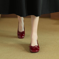 Femmes rétro nœud tête carrée peu profonde fond plat chaussures à talons bas 2025 printemps automne chaussures de mariage en cuir verni avec bout fermé