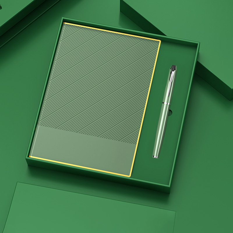 Quaderno con penna