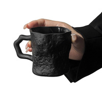 Verre à motif glacial noir minuit, design irrégulier effet roche-branche, avec anse de repose, tendance créative, polyvalent et esthétique