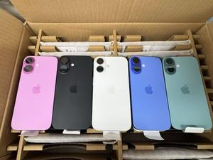 Venta al por Mayor de Teléfonos iPhone 16 Desbloqueados, Sin Activar, Como Nuevos, Reacondicionados ASIS+, 100% de Batería, con Paquete Sellado por Apple - Product Image 3
