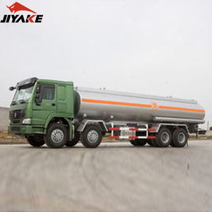 HOWO bonne qualité meilleur prix 12000 <span class=keywords><strong>litres</strong></span> <span class=keywords><strong>3000</strong></span> gallons camion-<span class=keywords><strong>citerne</strong></span> de <span class=keywords><strong>mazout</strong></span> camion-<span class=keywords><strong>citerne</strong></span> camion de transport - Product Image 3