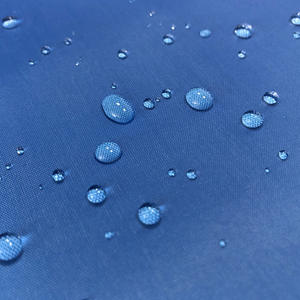 Vente en gros 210T polyester <span class=keywords><strong>taffetas</strong></span> argenté enduit imperméable tissu pare-soleil tissu <span class=keywords><strong>de</strong></span> couverture <span class=keywords><strong>de</strong></span> voiture tissu <span class=keywords><strong>de</strong></span> parapluie en <span class=keywords><strong>soie</strong></span> imperméable à la pluie - Product Image 3