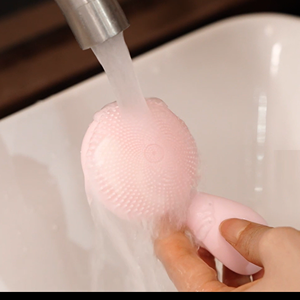 Brosse exfoliante pour le visage, rouleau de massage facial, nettoyeur sonique électrique en silicone, nettoyage en profondeur de la peau, brosse nettoyante pour le visage - Product Image 4