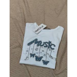 เสื้อยืดสีขาวสำหรับผู้หญิง Fiori พิมพ์ลายดนตรีแบบกลิตเตอร์ แขนปกติ ผ้าฝ้ายเจอร์ซีย์ 100% ระบายอากาศได้ดี - Product Image 1