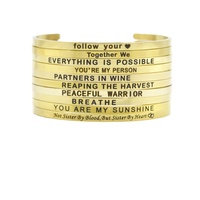 Bracelet en acier inoxydable plaqué or 4 mm gravé, forme C, inspirant, pour le bureau/la carrière, avec inscription BREATHE DREAM FEARLESS