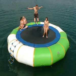 Happy fun trampolin tiup mengambang taman air komersial PVC dengan luncuran laut tanah taman apung untuk anak dan dewasa