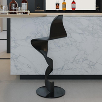 Chaise de bar en métal artisanale de luxe moderne, tabouret de bar pivotant rouge créatif nordique, taille personnalisée, mobilier décoratif pour restaurant