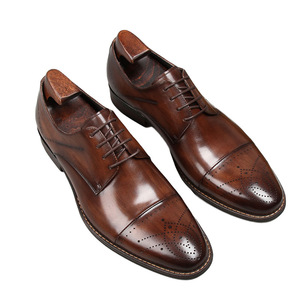Chaussures en cuir respirantes pour hommes, nouveau style, chaussures habillées britanniques pour hommes, chaussures en cuir gravées, chaussures de mariage - Product Image 5
