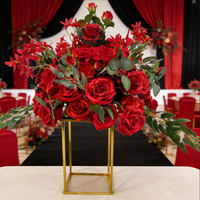 Centre de table en mousse de fleurs artificielles de haute qualité au design le plus récent pour la décoration de tables de mariage et d'événements