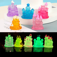 Vente en gros de figurines en résine de château de rêve de dessin animé, ornements en résine kawaii, modèle en résine qui brille dans le noir pour la décoration de voiture