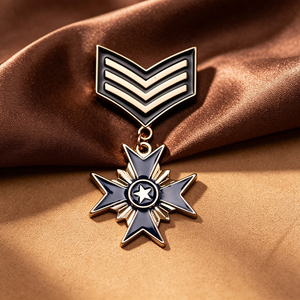 Broche Épaulette Médaille Chevron en Alliage de Zinc, Badge Émaillé Personnalisé en Alliage de Zinc, Broche Rétro pour Uniforme, Faible MOQ - Product Image 1