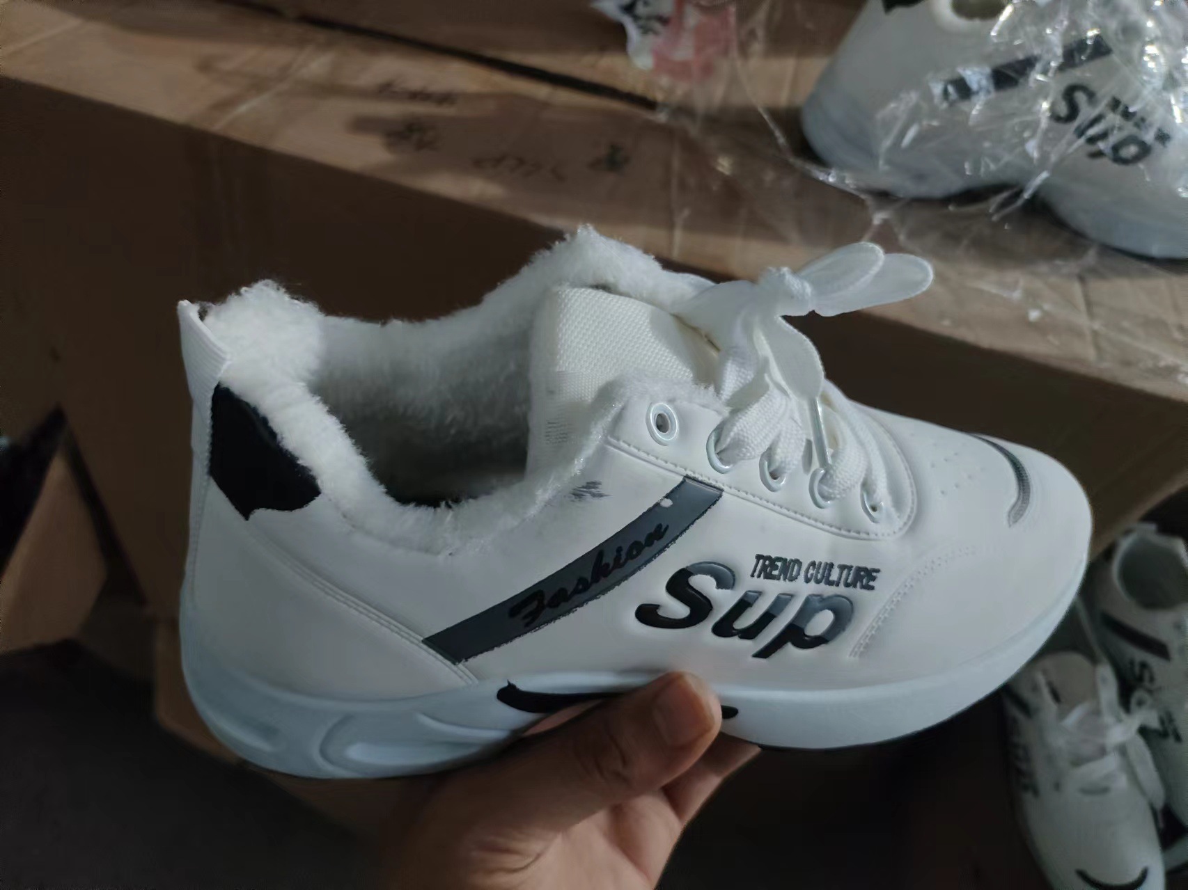 Blanc avec de la fourrure
