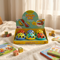 Balle à hochet gonflable en plastique souple pour bébé, jouet sensoriel à mâcher avec clochette, facile à saisir, bruyant, pour nourrissons de 3 mois et plus, multicolore