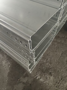 Bandeja Portacables Perforada de Alta Resistencia con Cubierta para Estación de Energía - Product Image 6