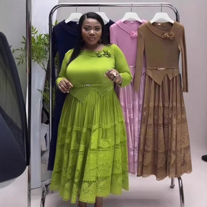 Abito Plissettato Vintage Miyake 2025 <span class=keywords><strong>con</strong></span> Collo Asimmetrico, Taglie Forti, Tinta Unita, <span class=keywords><strong>Gonna</strong></span> Svasata, Vita Impero, in Poliestere Antistatico - Product Image 1