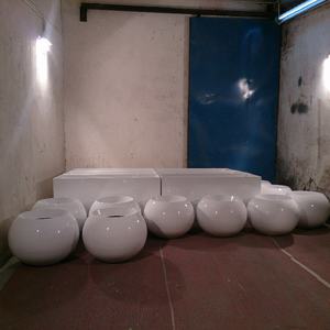 กระถางต้นไม้ทรงกลมขนาดใหญ่ ทนทาน ตกแต่งสวนสวยงาม วัสดุไฟเบอร์กลาส ขายดีสำหรับเทศกาลคริสต์มาส วาเลนไทน์ และวันหยุดต่างๆ - Product Image 3