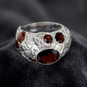 Bague en argent avec pierre précieuse grenat, style le plus récent d'Art Palace - Product Image 1