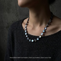 Ensemble collier et bracelet en perles disques coquillage noir naturel, nacre irisée 12mm, entretoise argentée, Dark Luxe, vente en gros OEM