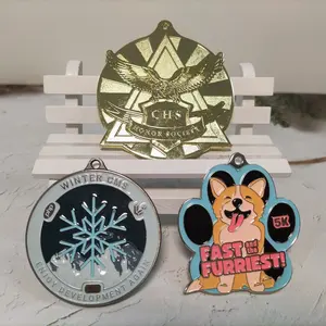 Yangle Geschenk zum Verkauf Benutzer definierte Beschichtung Weiche Emaille Medaille mit Band Schneeflocke Nette Hund Ehre Gesellschaft Medaille Souvenir