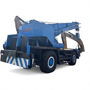 Grue hydraulique sur camion Kato d'occasion, couleur verte, moteur Hino, composant essentiel, moment de charge élevé, hauteur de levage 5m - Product Image 1