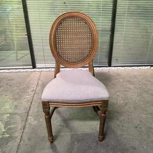 Offres Spéciales Prix bon marché pp plastique Louis chaise Grain de bois couleur Louis chaise chaises de fête - Product Image 1