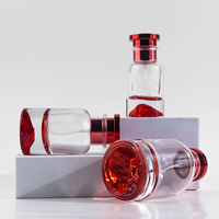 Flacon de parfum exquis en verre transparent rond à fond épais en forme de montagne de 30 ml 50 ml 100 ml avec bouchon rouge et pulvérisateur