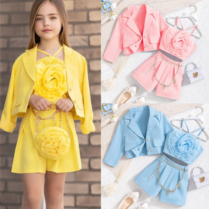 Gran oferta 2024, traje para niñas, nueva <span class=keywords><strong>ropa</strong></span> para niños, chaqueta informal de manga larga + <span class=keywords><strong>ropa</strong></span> interior con tirantes de flores + Pantalones cortos, traje de tres piezas - Product Image 2