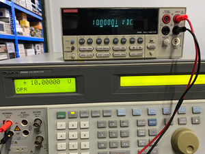 Многопродуктовый калибратор Fluke 5500A, 1020 В, 11 А, источник постоянного тока с РЕЗИСТЕНТНОЙ емкостной частотой <span class=keywords><strong>RTD</strong></span>, RS-232 - Product Image 6