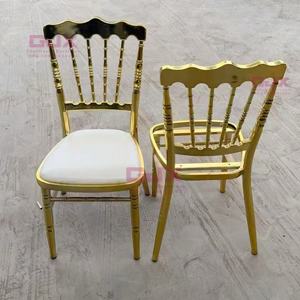 <span class=keywords><strong>Vente</strong></span> en gros de chaises et tables de salle à manger de mariage Napoléon empilables en métal doré de bonne qualité pour fêtes et événements - Product Image 4