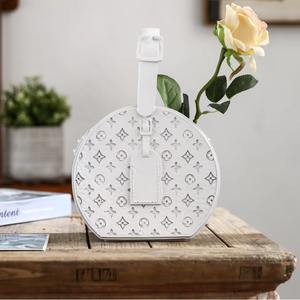 Vase à sac en résine moderne P92 Conteneur à fleurs unique pour l'<span class=keywords><strong>intérieur</strong></span> et le jardin Vase à sac à main élégant pour la <span class=keywords><strong>d</strong></span>écoration de bureau - Product Image 5