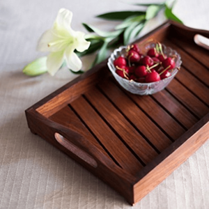 Plateau de service en bois torsadé gravé de conception fantaisie en bois de sheesham Ustensiles de cuisine élégants fabriqués à la main pour manger et se divertir - Product Image 3