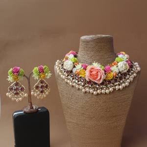 Bijoux élégants Rose Mehndi pour la mariée Haldi avec collier Tikka, boucles d'oreilles et bracelet, ensemble floral fait à la main - Product Image 1
