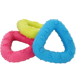 Forniture per animali domestici impronte triangolari anello giocattolo da masticare cani resistenti in gomma puntura e giocattolo da addestramento - Product Image 2
