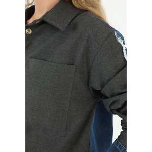 เสื้อเชิ้ตยีนส์ผู้หญิง แขนเสื้อแต่งสีตัดกัน แขนยาว สีแอนทราไซต์ รุ่น 31981GML - Product Image 1