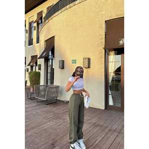 Pantalones Deportivos Básicos Color Caqui para Mujer - Product Image 3