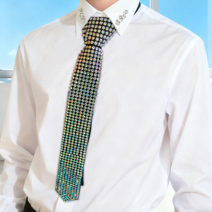 Corbata de Poliéster Monocromática con Pedrería Plateada, Accesorio Casual y Formal - Product Image 2