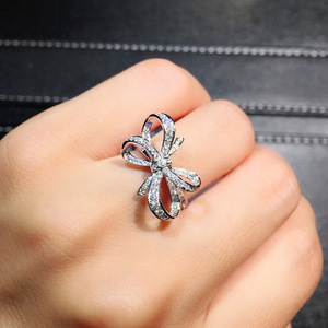 Anello alla Moda con Fiocco, Design Minimalista ed Elegante a Farfalla, Gioiello Romantico da Donna per Uso Quotidiano - Product Image 2