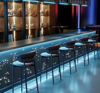 Ensemble de meubles de discothèque LED professionnels : canapé de banquet incurvé de luxe et table lumineuse avec logo personnalisé pour salon VIP