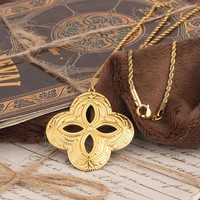 Collier trèfle à quatre feuilles en acier inoxydable pour femme, plaqué or 18 carats, étanche, hypoallergénique, avec pendentif serti griffe et chaîne corde, cadeau