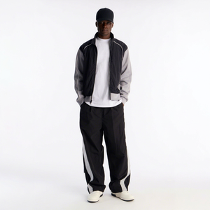 Ensemble de survêtement homme noir et gris, veste zippée, pantalon large, passepoil contrastant, style rétro sportif streetwear, coupe oversize, coupe-vent en nylon - Product Image 1