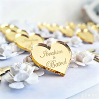 Étiquettes en acrylique personnalisées en forme de cœur avec trous, lettrage de nom pour baby shower, mariage, anniversaire, cadeau pour invités, décoration de la maison
