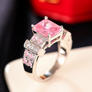 Anello Elegante a Quattro Punte di Forma Quadrata per Donne - Product Image 6