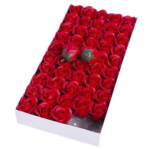 Bouquet de fleurs de savon à trois niveaux avec des fleurs artificielles de rose et de nénuphar pour la Saint-Valentin - Product Image 5