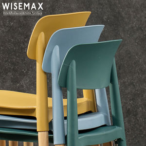 WISEMAX FURNITURE <span class=keywords><strong>Sedie</strong></span> in Plastica di Alta Qualità con Seduta in PP, <span class=keywords><strong>Sedie</strong></span> Impilabili per Sala da Pranzo con <span class=keywords><strong>Gambe</strong></span> in <span class=keywords><strong>Legno</strong></span> Massello - Product Image 4