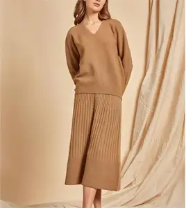 Vêtements pour femmes tricoté Maxi jupe plissée et haut ensemble femmes pull en cachemire en tricot côtelé robe plissée 2 deux pièces jupe ensemble