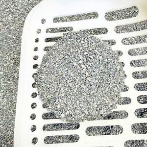 ทรายแมว OEM Crush Activated Carbon แบบก้อนแข็ง ดูดซับกลิ่นได้ดี เป็นมิตรต่อสิ่งแวดล้อม ควบคุมกลิ่นได้ดีเยี่ยม ขนาด 5 กก. สำหรับแมว - Product Image 4