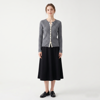 Damen V-Ausschnitt Kaschmir Hochwertige Enganliegende Strickjacke auf Lager Gestrickter Damen-Kaschmirpullover Cardigan