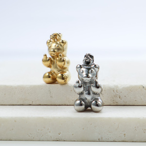 Colgante de oso irrespetuoso de acero inoxidable 316 chapado en oro de 18 quilates, joyería, abalorios de animales de oso para mujeres y hombres - Product Image 1